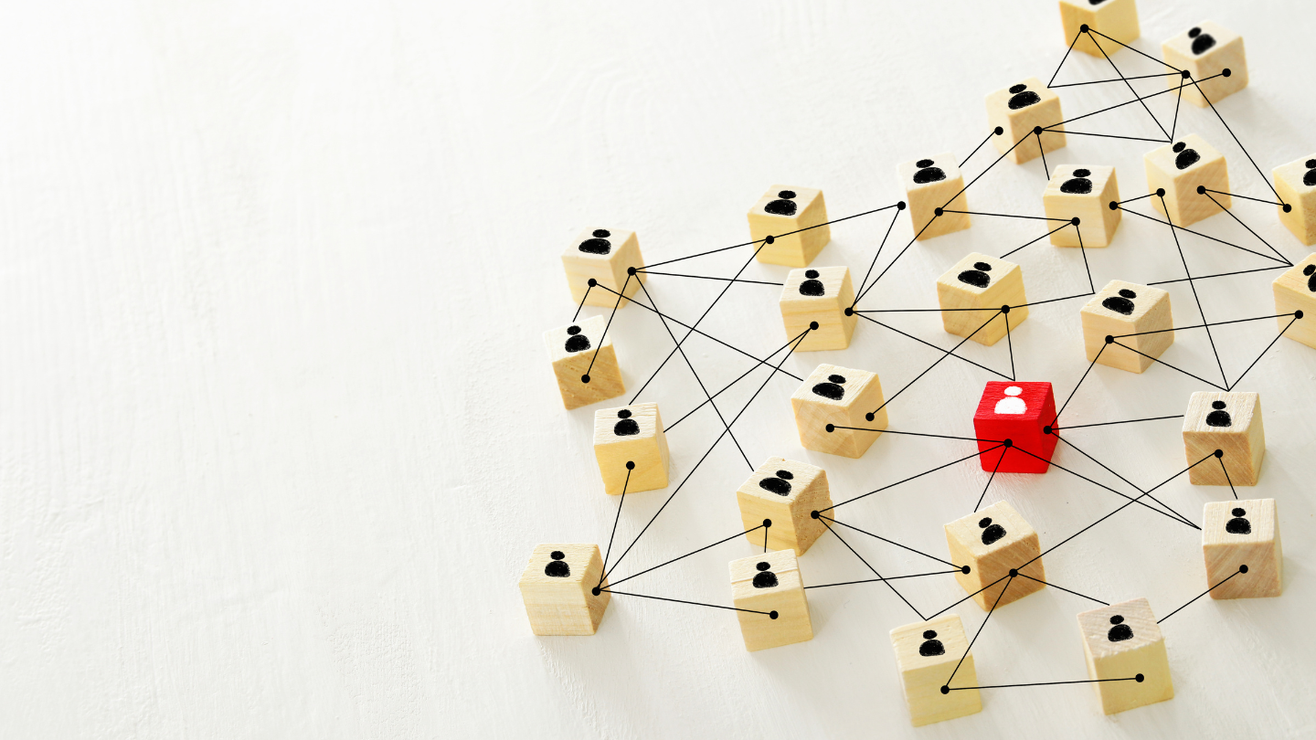 Scopri come fare community building nel 2026: dalla creazione di una brand community autentica al social listening strategico per la fiducia.